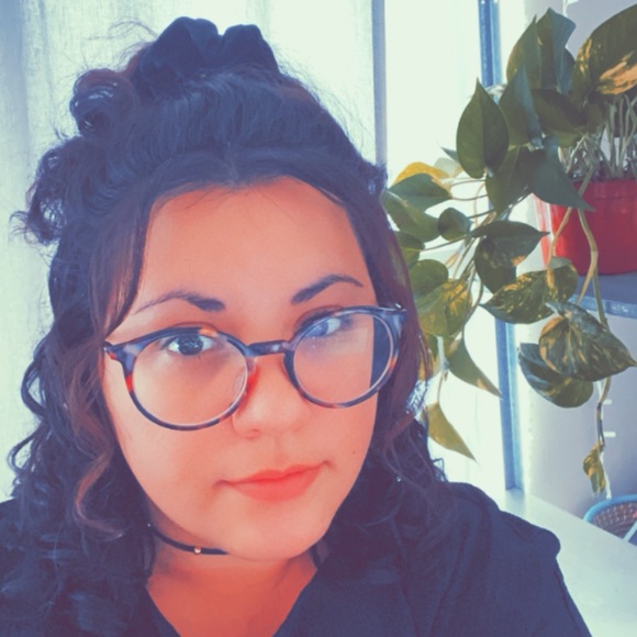 Meet your Posher, Brianna - Picture 2 of 3